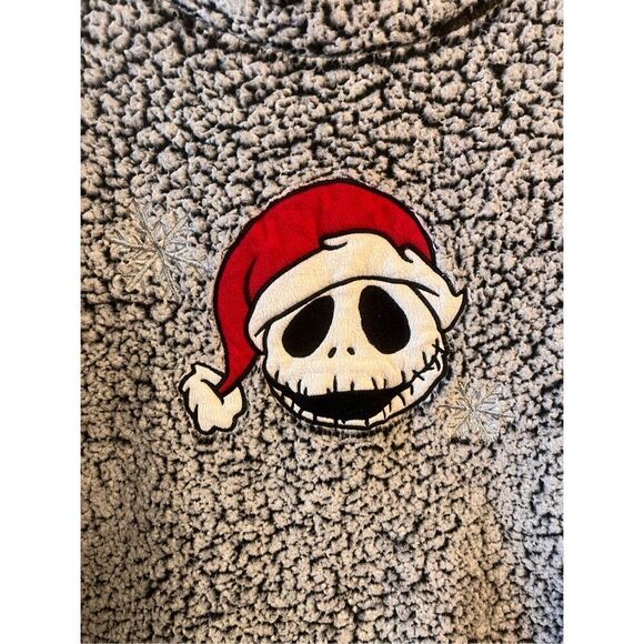 Disney Tim Burton’s the nightmare before Christmas sleepwear top ￼large (1562) - Picture 2 of 4